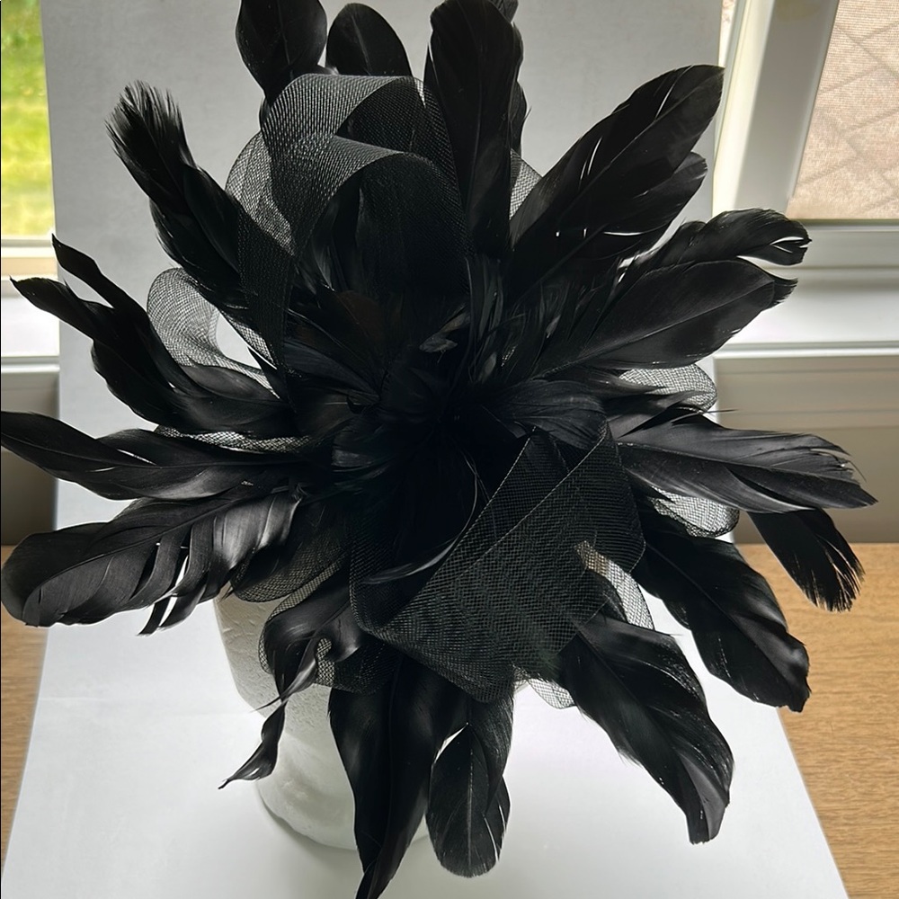 NWOT FEATHER HEADBAND FASCINATOR 13”